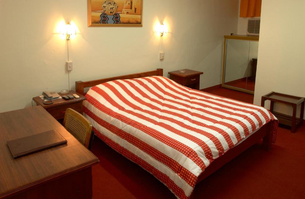 Phoenix Hotel Ángeles Chambre photo