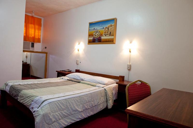 Phoenix Hotel Ángeles Extérieur photo
