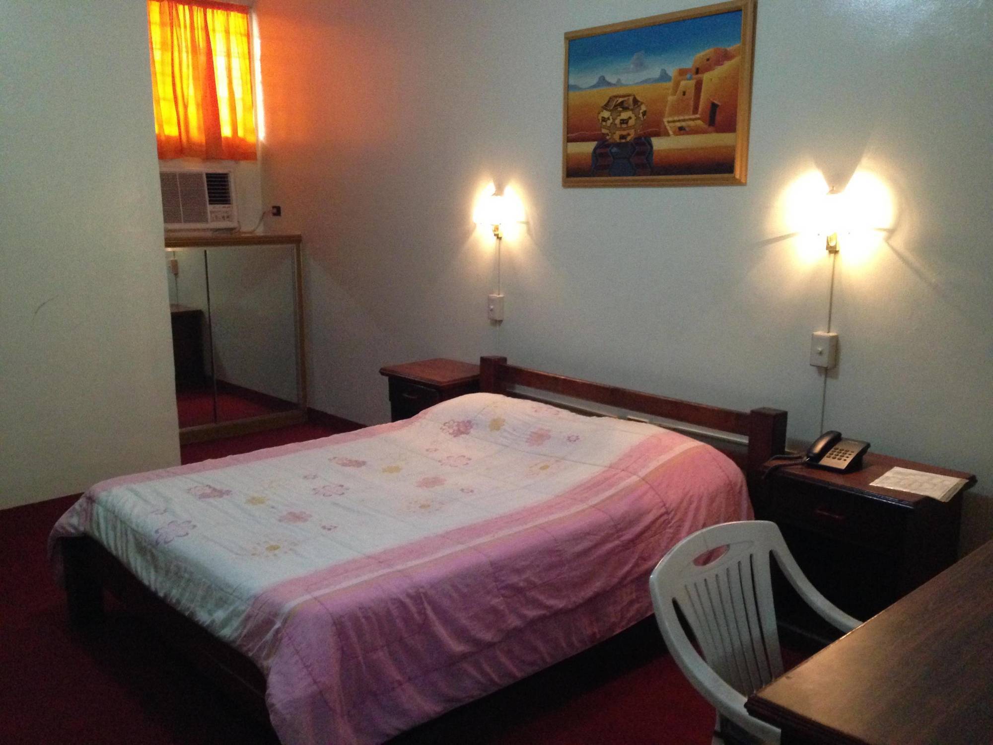 Phoenix Hotel Ángeles Extérieur photo